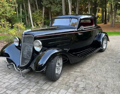 Features: Chevy 5.7 Liter V8, four speed automatic transmission, dual chrome outside rear view mirro...