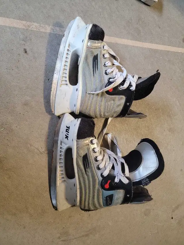 Tuk Hockey Skates