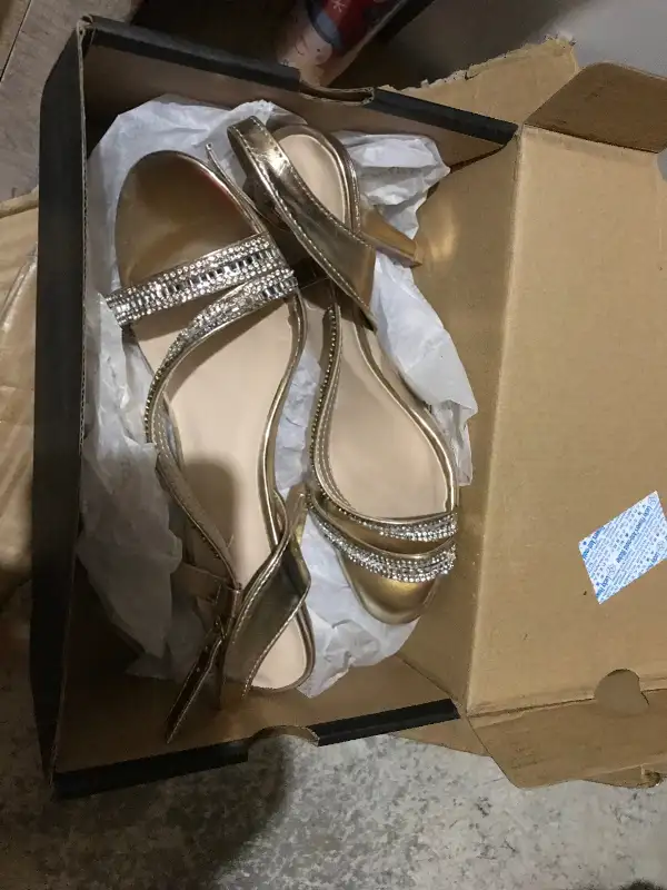 Le chateau shoes size 6 and 7 in Women's - Shoes in Oakville / Halton Region - Image 10