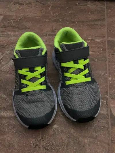 Running shoes size 11 for boys 6 - 7 years old, View more