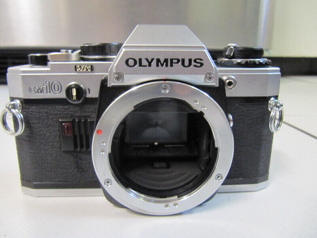 Vintage Rare Olympus OM 10 SLR Film Camera Like New Circa 1979 in Arts & Collectibles in Mississauga / Peel Region - Image 3