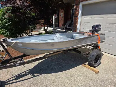 Ready for summer? Here's a solid dependable boat for cheap. Everything you need, ready to go! Up for...
