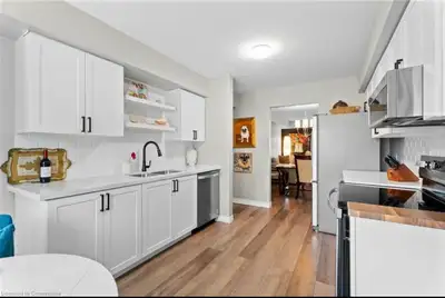 Beautiful home in Beamsville. Move in condition Completly renovated. House located in wine country....