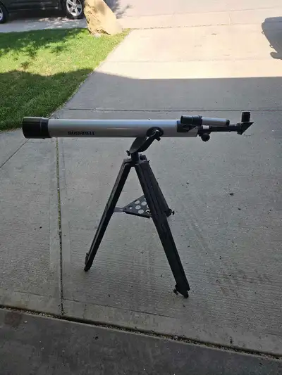 My father owned this bushnell telescope since new. He didnt really use it much and it has been sitti...