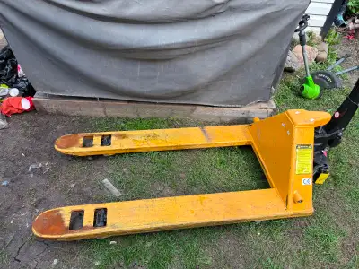 This reliable industrial pallet jack is in good working condition and ready to help you move heavy l...