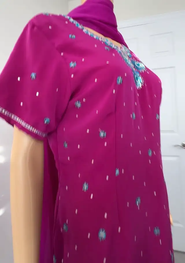 ROYAL PURPLE Punjabi Indian suit 3 pc medium in Women's - Dresses & Skirts in Cambridge - Image 4