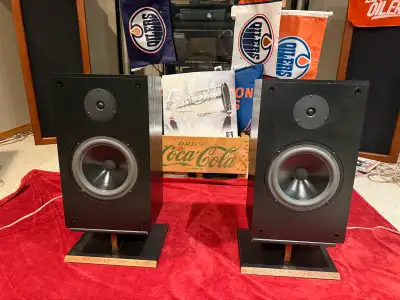 Snell Acoustics Type K bookshelf speakers These are the original Snell Type K. Original drivers, woo...