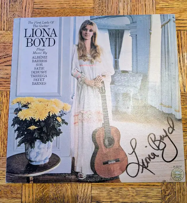 Lot of 9, Liona Boyd vinyl record collection (1 signed) in Arts & Collectibles in Winnipeg - Image 11