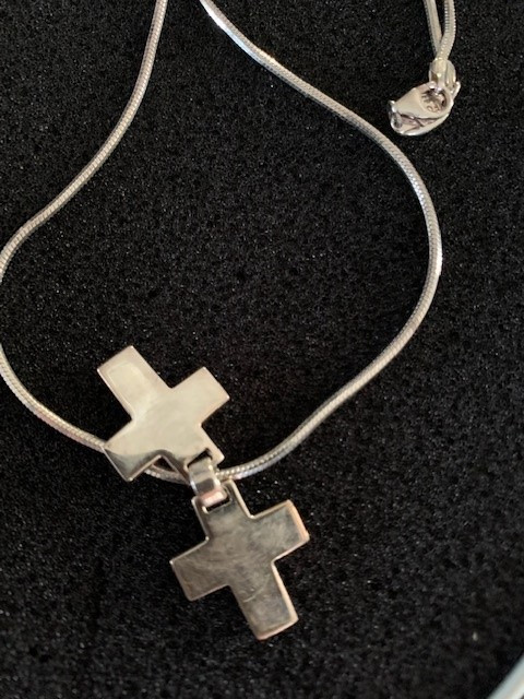 Sterling Silver Cross with Chain in Jewellery & Watches in Saskatoon - Image 3