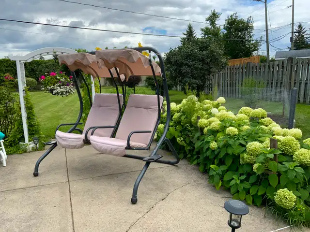 Balançoire de jardin siège séparé in Patio & Garden Furniture in Laval / North Shore - Image 3