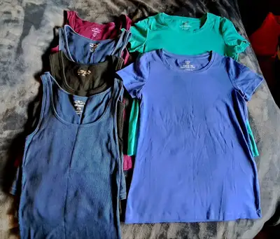 Womens Clothes Size M For SaleIncludes:2 Navy blue 0ld Navy T, View more