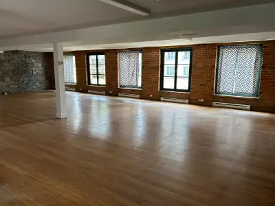 Third rental availability in 15 years. Renovated building on main artery in Old Montreal. Commercial...