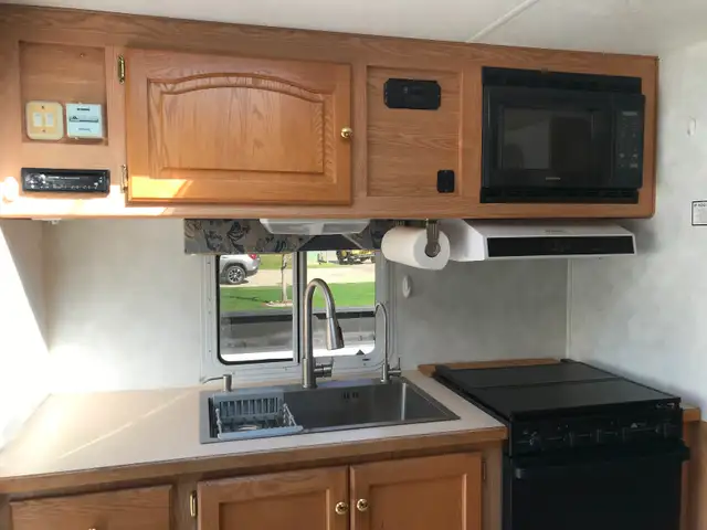 Citation Camper in Travel Trailers & Campers in Kamloops - Image 9