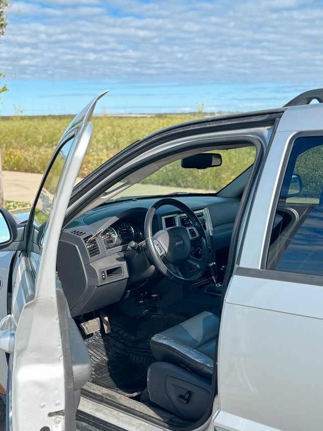 Jeep Grand Cherokee 2008 in Cars & Trucks in Fort McMurray - Image 3