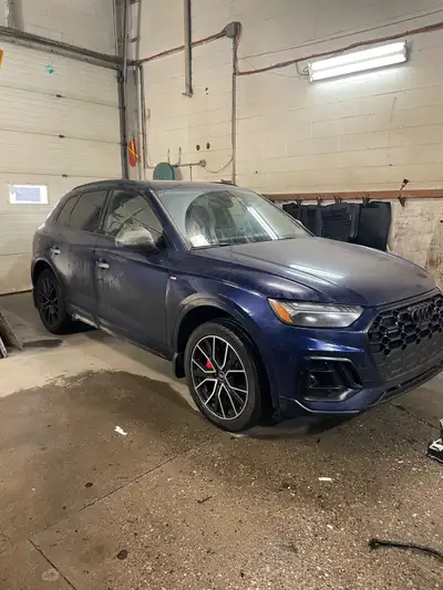 Private sale, but can assist with 3rd party 2024 Audi Q5 S-Line 2L Hybrid 27k kms Fully loaded teckn...