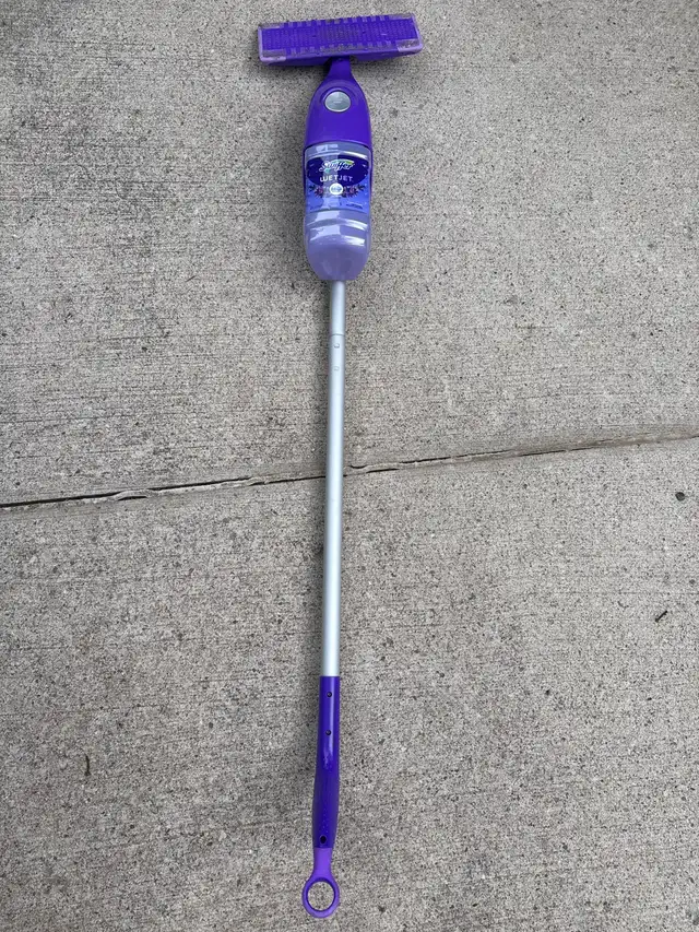Swiffer WetJet Mop in Vacuums in Oakville / Halton Region - Image 3