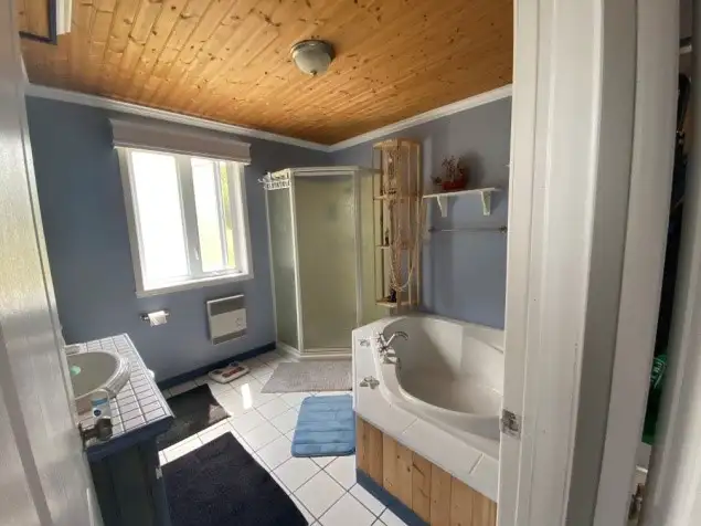 Le Petit Chalet Rouge - Enjoy amazing sun rises and sunsets in Quebec in Canada - Image 9