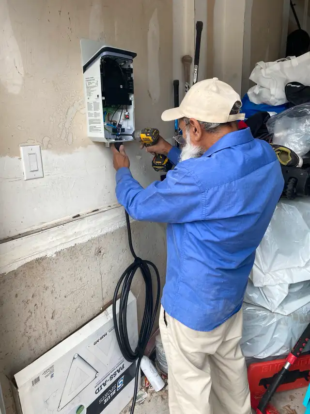 Master Electrician and licensed Electrical Contractor 905783152563735895951491121