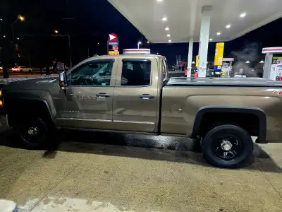 Safetied, V6 4.3L 4x4 Flex fuel,clean truck, no rust at all, low kms. Runs and drives like new. Has...
