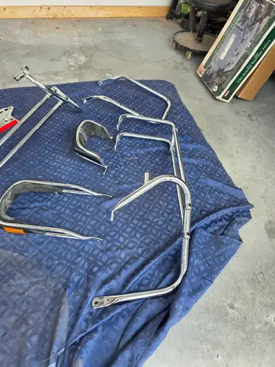 Je vends cet ensemble d'accessoires de finition pour une moto Harley-Davidson FLHTC 2008. Ces pièces...