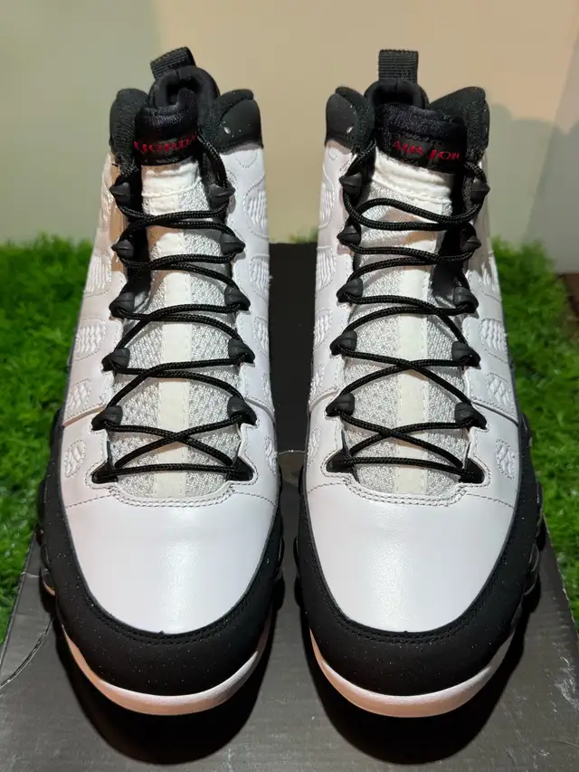 Size 9.5 - Air Jordan 9 OG Space Jam (2010) in Men's Shoes in Mississauga / Peel Region - Image 4