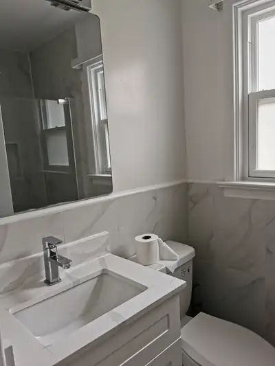 Spacious 2-Bedroom Ground-Level Apartment in Detached Home