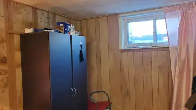 ****BASEMENT ROOM FOR RENT*****