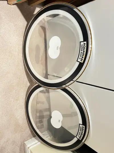 2 Aquarian Super Kick II 2 heads, hardly used, 1 Remo Powerstroke 3, slightly used, 2 Remo Powerstro...