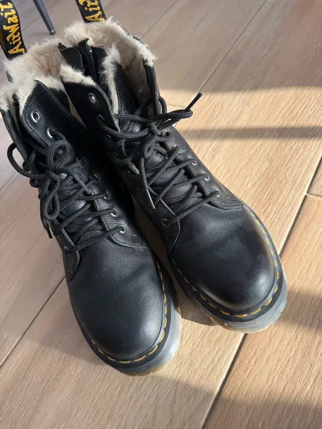 dr martens platform in Women's - Shoes in Laval / North Shore - Image 3