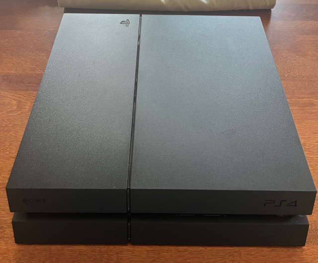 Ps4 console  in Sony Playstation 4 in Kingston - Image 2