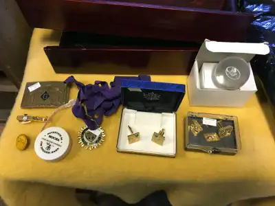 ASSORTED VINTAGE MASONIC ITEMS - 3 PAIRS OF CUFF LINKS, View more