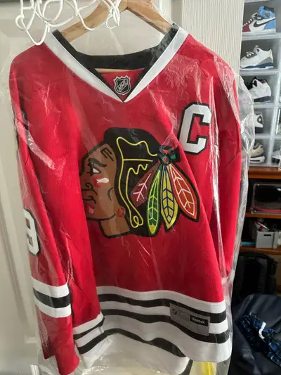 Johnathan Toews signed jersey , View more