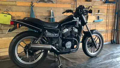 1984 Honda ascot vt500, clean bike, shaft drive, runs excellent, shifts excellent, AGM battery, fres...