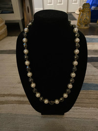 Balck and white lulu necklace 