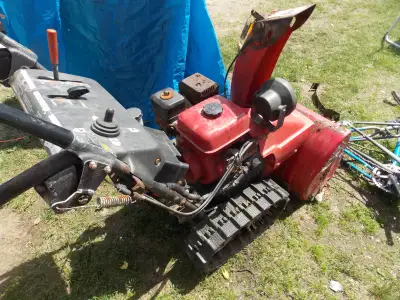 souffleuse honda 7 forces et 24 de large sa fait 3 ou 4 ans pas fonctionner suposer d'etre en bonne...