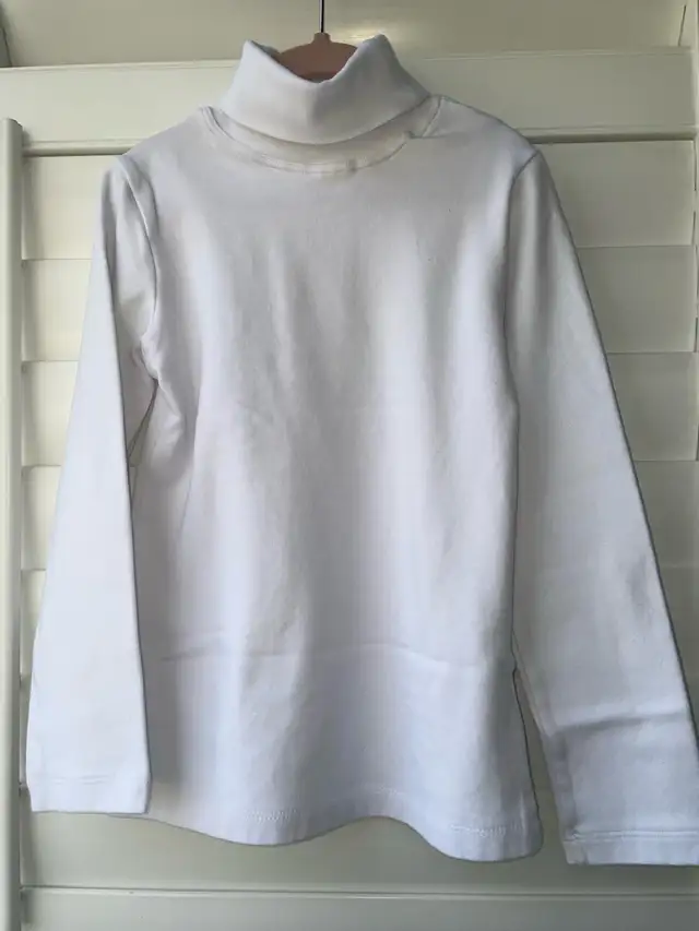 Girl's Thick Cotton White Turtle Neck (size 9) in Kids & Youth in City of Toronto - Image 2