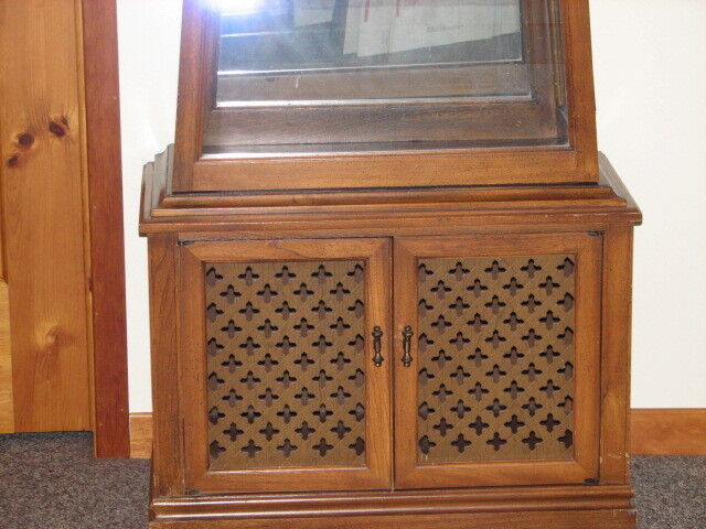 RARE Style Antique Curio Cabinet in Hutches & Display Cabinets in Stratford - Image 3