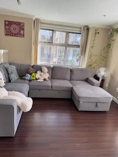 SHARED ROOM Working Men Professionals / Student Male Move-in: ASAP Prime Location - Scott Road and 8...