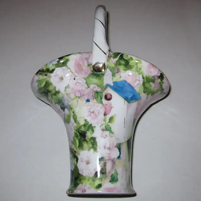 Judy Buswell design porcelain basket vase in Home Décor & Accents in Edmundston - Image 2