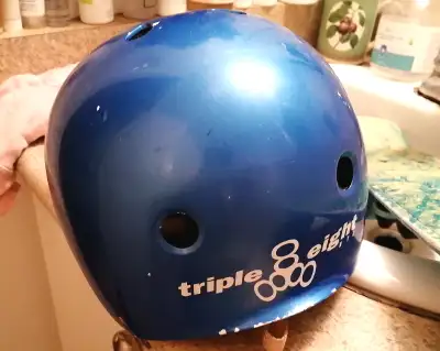 TRIPLE EIGHT SKATE HELMET  SIZE S/M 55-58 CM, View more