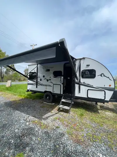 Over $55,000 spent to build this custom off grid unit. Private Sale - Not a dealer, No Liens, one ow...