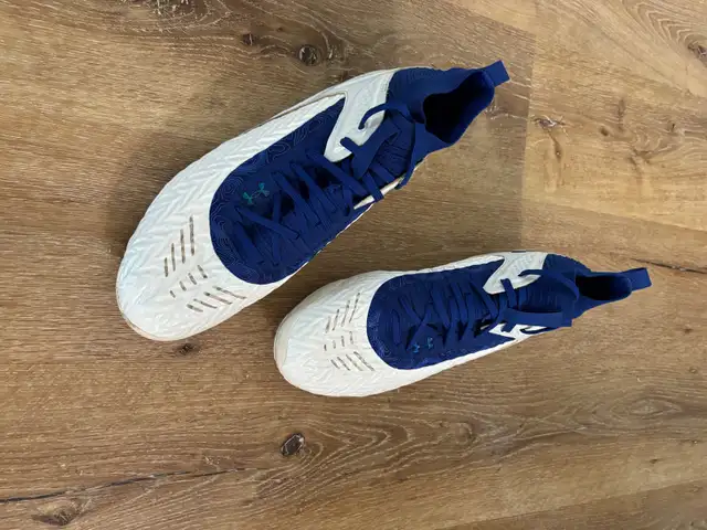 Size 11 Under Armour in Baseball & Softball in Portage la Prairie - Image 2