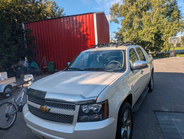 2013 Chevrolet Avalanche Black Diamond in Cars & Trucks in Oakville / Halton Region