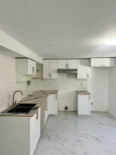 Superbe 4½ rénové – très lumineux – clim & chauffage central Magnifique 4½ fraîchement rénové, situé...