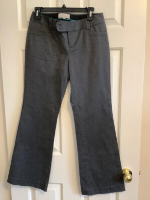 LADIES DRESS PANTS SIZE 4-6 in Women's - Bottoms in Edmonton