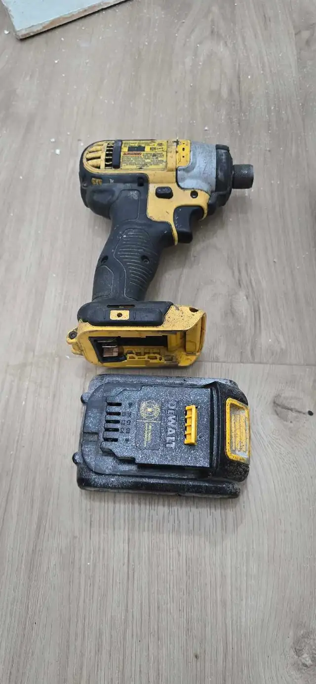 2 Dewalt 20v  impact drills in Power Tools in Kingston - Image 3