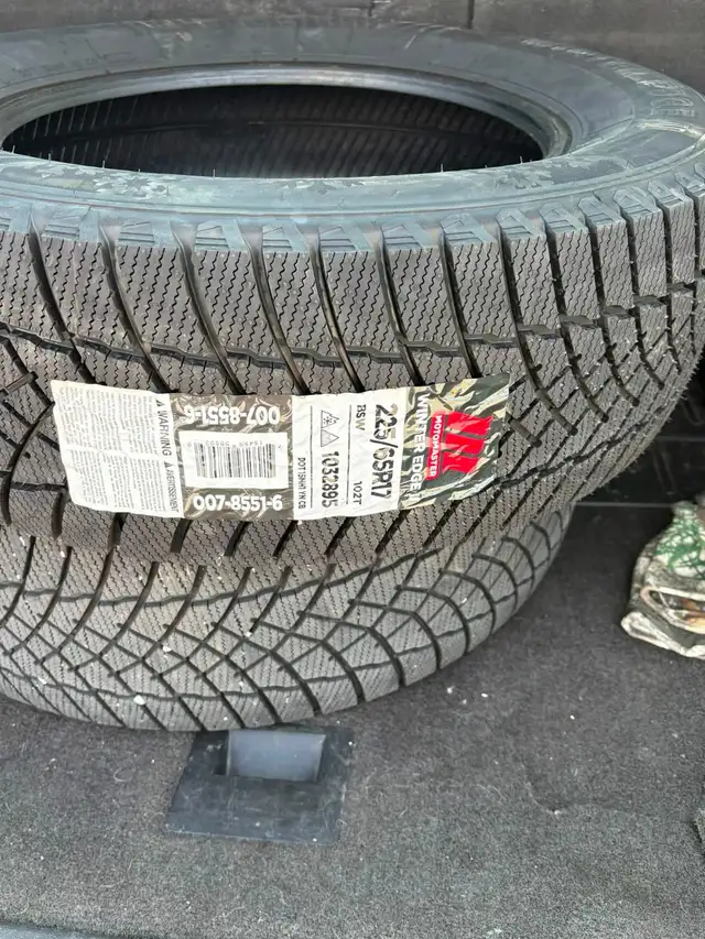 4 pneus d’hiver 225/65R17  in Tires & Rims in Laval / North Shore - Image 3