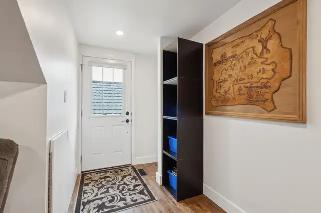 1 Bedroom Upper Apartment in Duplex