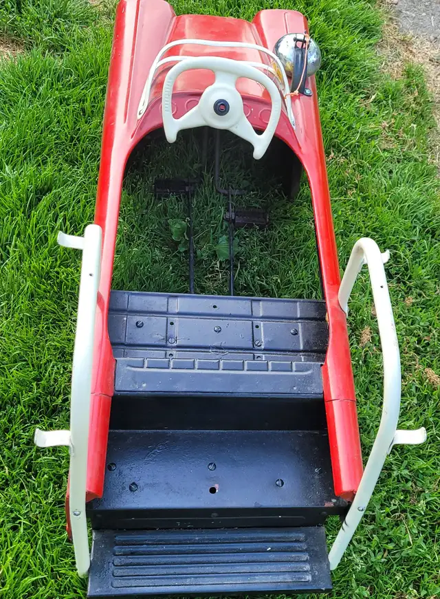 1960s Murray Super Deluxe Fire Truck Pedal Car Hook and Ladder in Arts & Collectibles in Kingston - Image 5