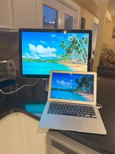 Apple Cinema Display 24", View more